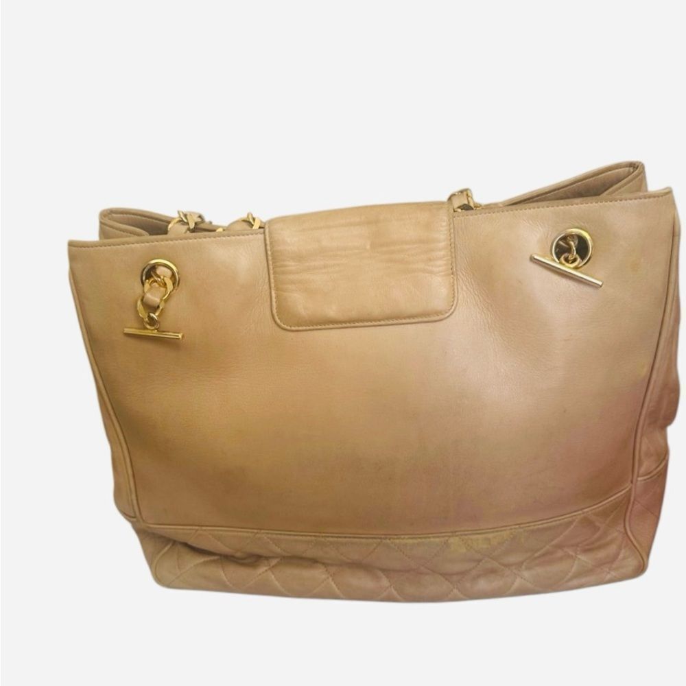 CHANEL Gold Quilted Shoulder Bag with Chain Straps - Picture 5 of 16